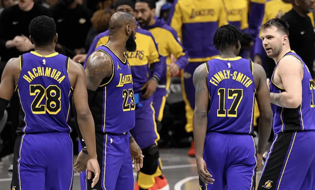 湖人战胜太阳，以强势进军季后赛