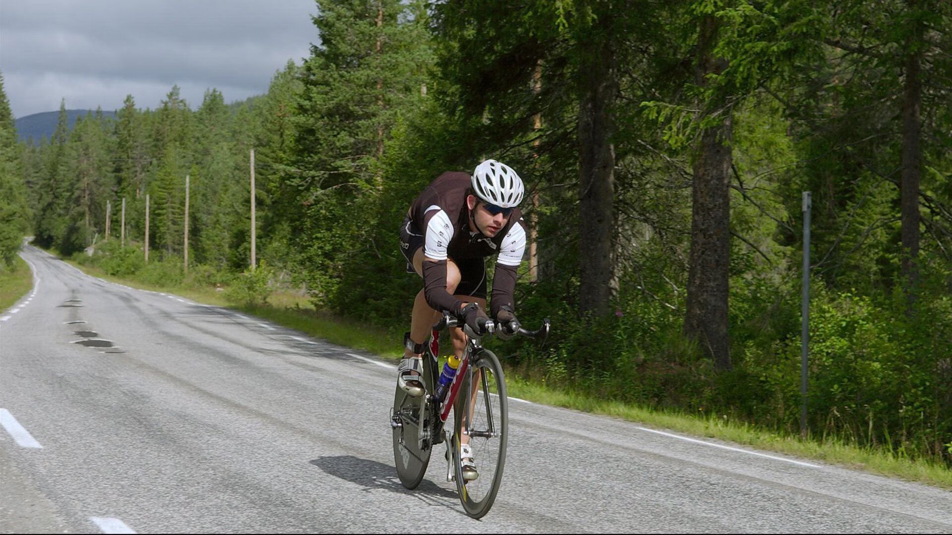 逆袭的英伦灵魂，阿斯顿马丁如何绝地反击，而皮亚斯特里的光芒照亮了整个赛场